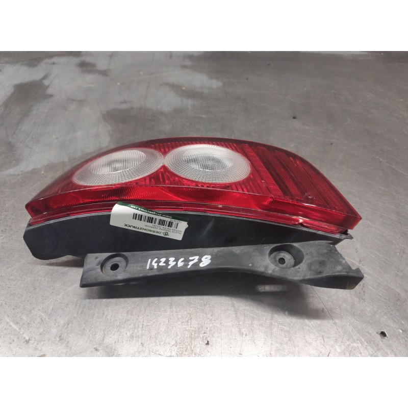 Recambio de piloto trasero derecho para nissan micra (k12e) acenta referencia OEM IAM - Rojo 3