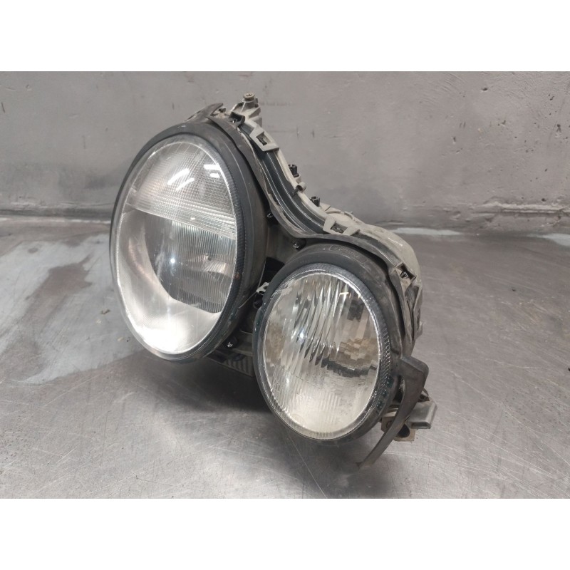 Recambio de faro derecho para mercedes-benz clase e (w210) berlina diesel 270 cdi (210.016) referencia OEM IAM A2108202426  