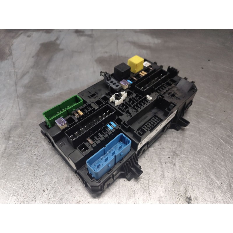 Recambio de caja reles / fusibles para opel astra h ber. cosmo referencia OEM IAM 13268303  