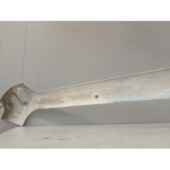 Recambio de moldura luna delantera para nissan atleon referencia OEM IAM 612639X005 612639X004 612639X003