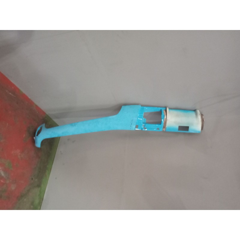 Recambio de moldura luna delantera para nissan atleon referencia OEM IAM 612629X005 612629X004 
