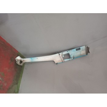 Recambio de moldura luna delantera para nissan atleon referencia OEM IAM 612629X005 612629X004 