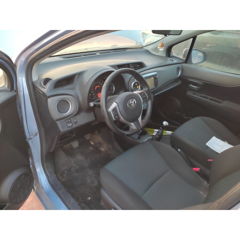 toyota yaris del año 2011