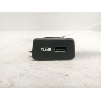 Recambio de conector usb / aux para scania r i r 450 referencia OEM IAM 2554704  