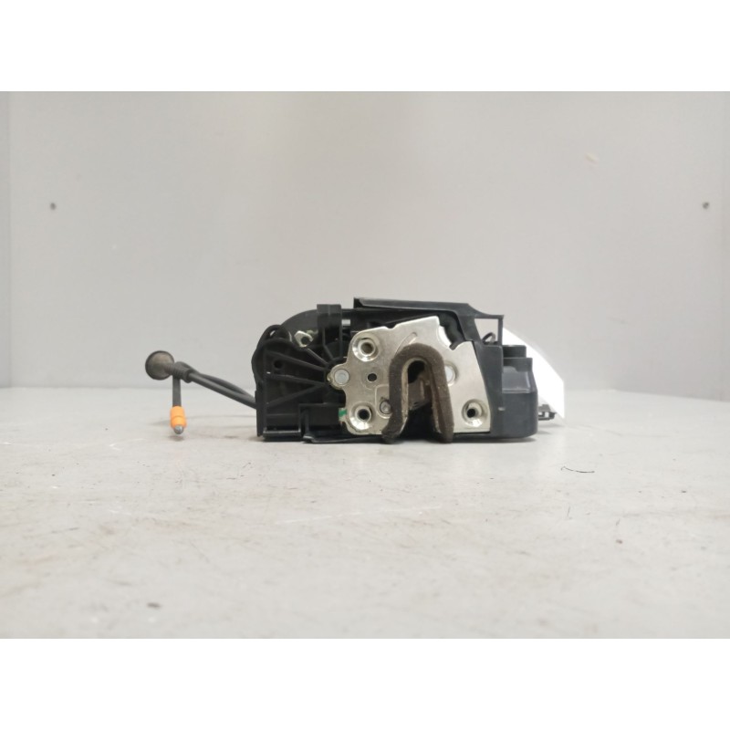 Recambio de cerradura puerta delantera izquierda para scania r i r 450 referencia OEM IAM 2640842  