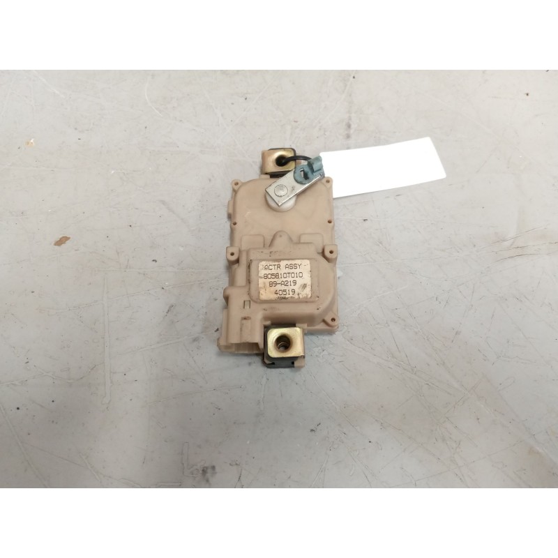 Recambio de motor cierre centralizado delantero derecho para nissan atleon referencia OEM IAM 805810T010  