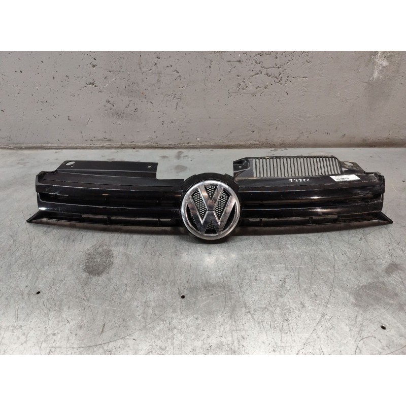 Recambio de rejilla delantera para volkswagen golf vi (5k1) 1.6 tdi referencia OEM IAM 5K0853653  