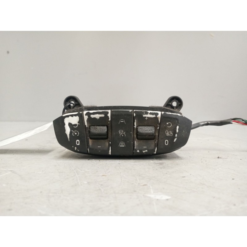 Recambio de mando volante para scania r i r 450 referencia OEM IAM 2545507  