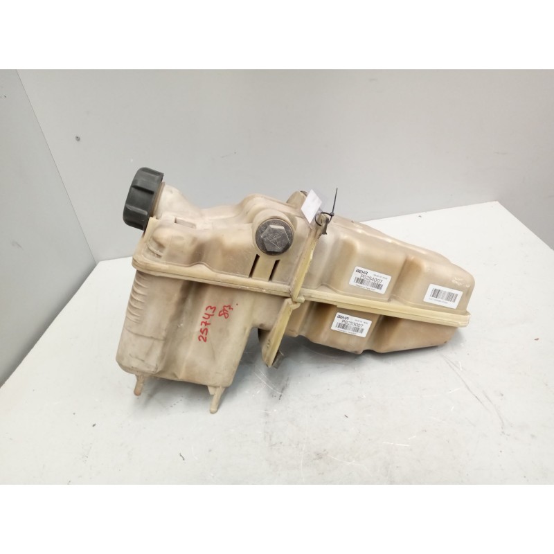 Recambio de deposito expansion para scania p,g,r,t - series g 440, r 440 referencia OEM IAM 2401669  