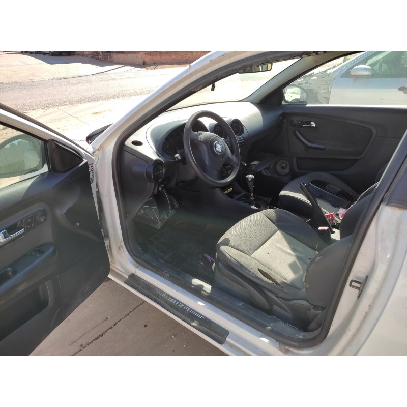 seat ibiza (6l1) del año 2002