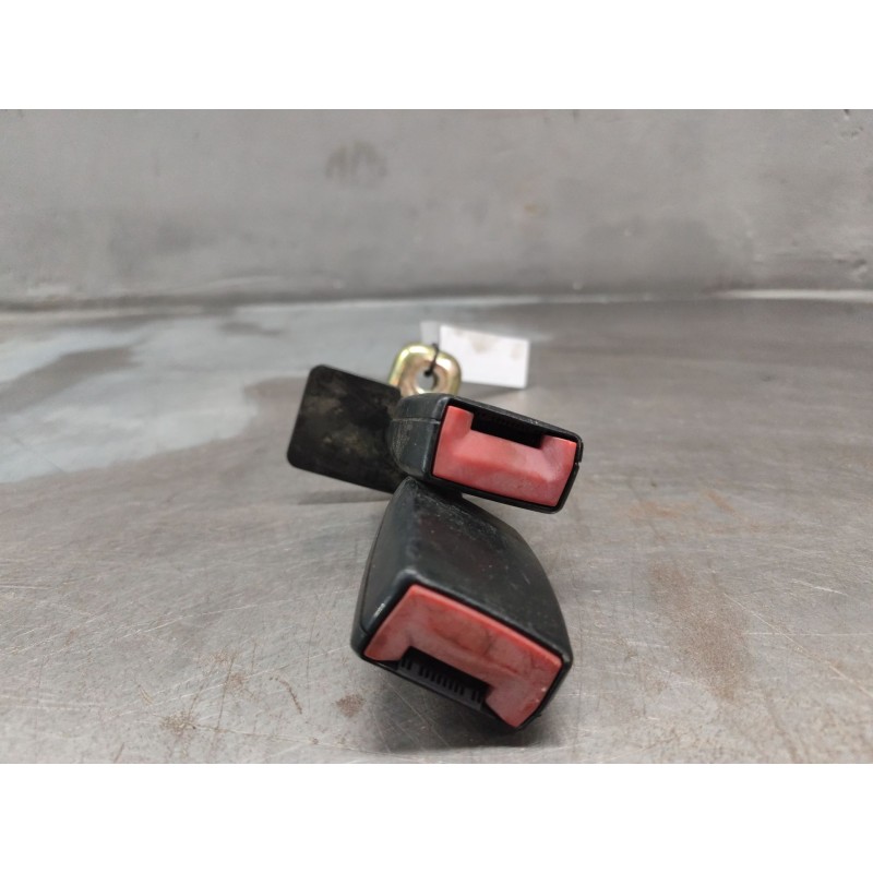 Recambio de enganche de cinturon trasero central para volkswagen passat berlina (3b3) 1.9 tdi referencia OEM IAM 3B0857739C 3B08 2