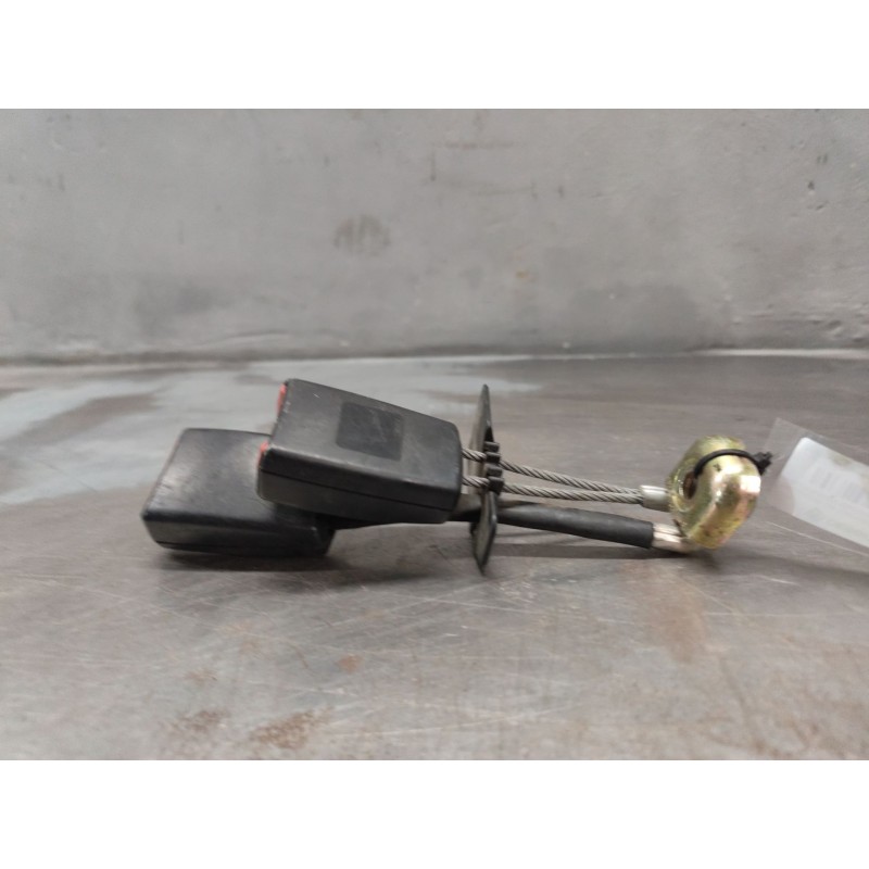 Recambio de enganche de cinturon trasero central para volkswagen passat berlina (3b3) 1.9 tdi referencia OEM IAM 3B0857739C 3B08 3