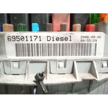 Recambio de caja reles / fusibles para iveco a65c18/wing referencia OEM IAM 69501171  