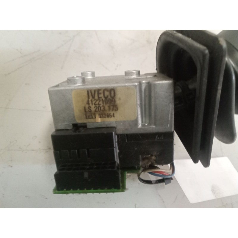Recambio de mando intarder para iveco eurocargo fki  (typ 75 e 15) tráfico urbano referencia OEM IAM 41221099 - Blanco 4