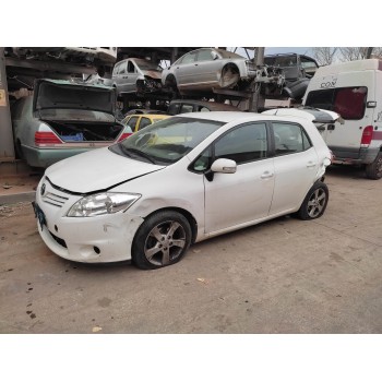 toyota auris del año 2011