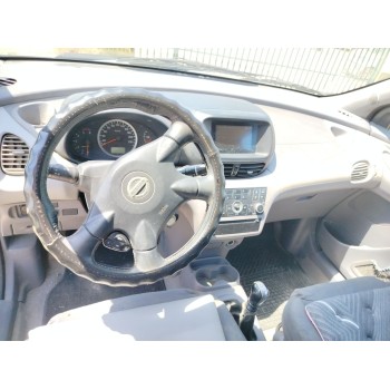 nissan almera tino (v10) del año 2003