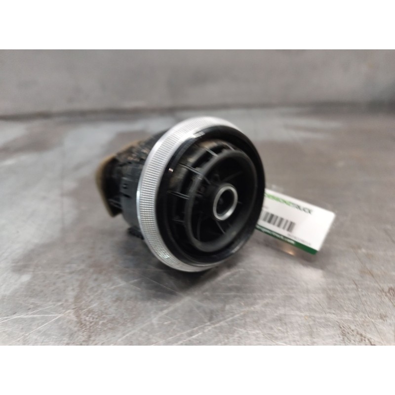 Recambio de aireador para audi a3 (8v1, 8vk) 2.0 tdi quattro referencia OEM IAM 8V0820901A  