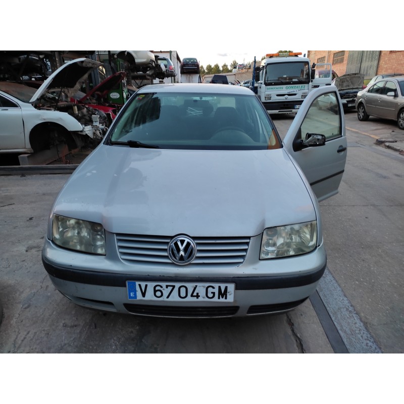VOLKSWAGEN BORA BERLINA (1J2)