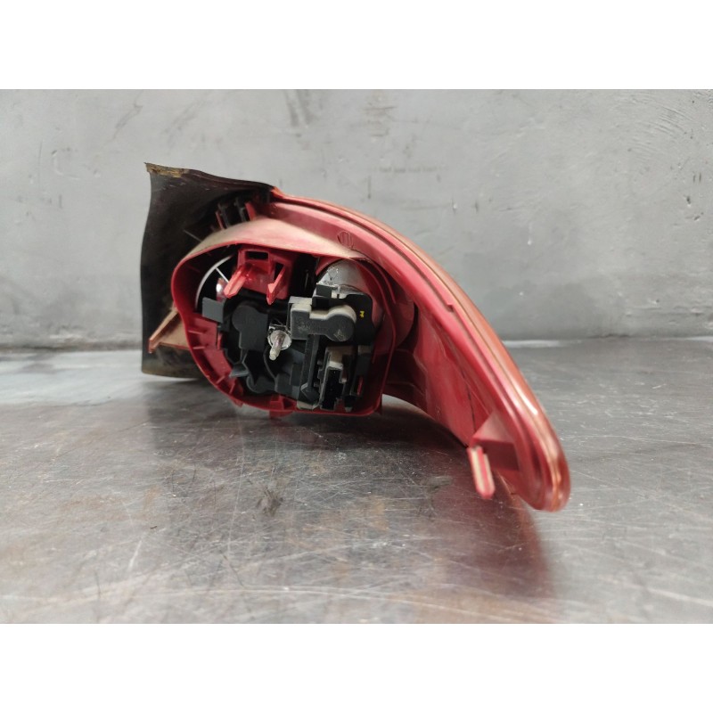 Recambio de piloto trasero izquierdo para peugeot 206 berlina xs referencia OEM IAM - Negro 2