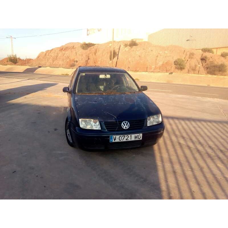 VOLKSWAGEN BORA BERLINA (1J2)