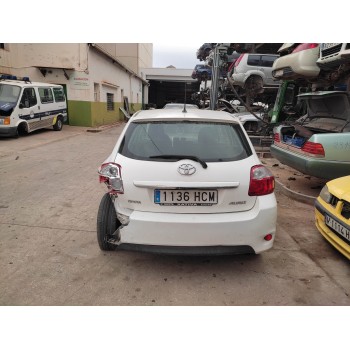 toyota auris del año 2011