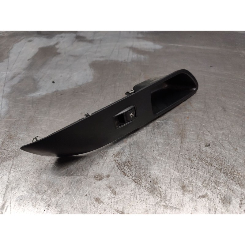 Recambio de mando elevalunas delantero derecho para iveco daily vi furgoneta 33s12, 35s12, 35c12 referencia OEM IAM 5801511730  