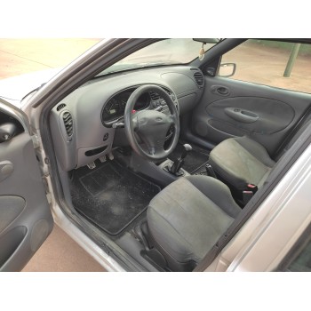 ford fiesta berlina del año 2000