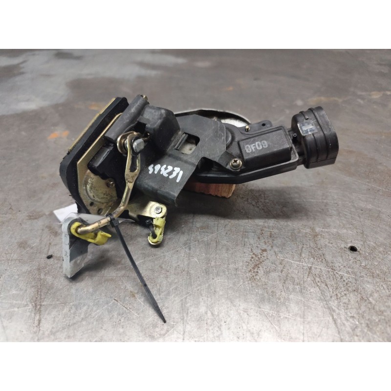 Recambio de cerradura puerta trasera izquierda para toyota corolla liftback (_e11_) 2.0 d-4d (cde110_) referencia OEM IAM - Blanco 3