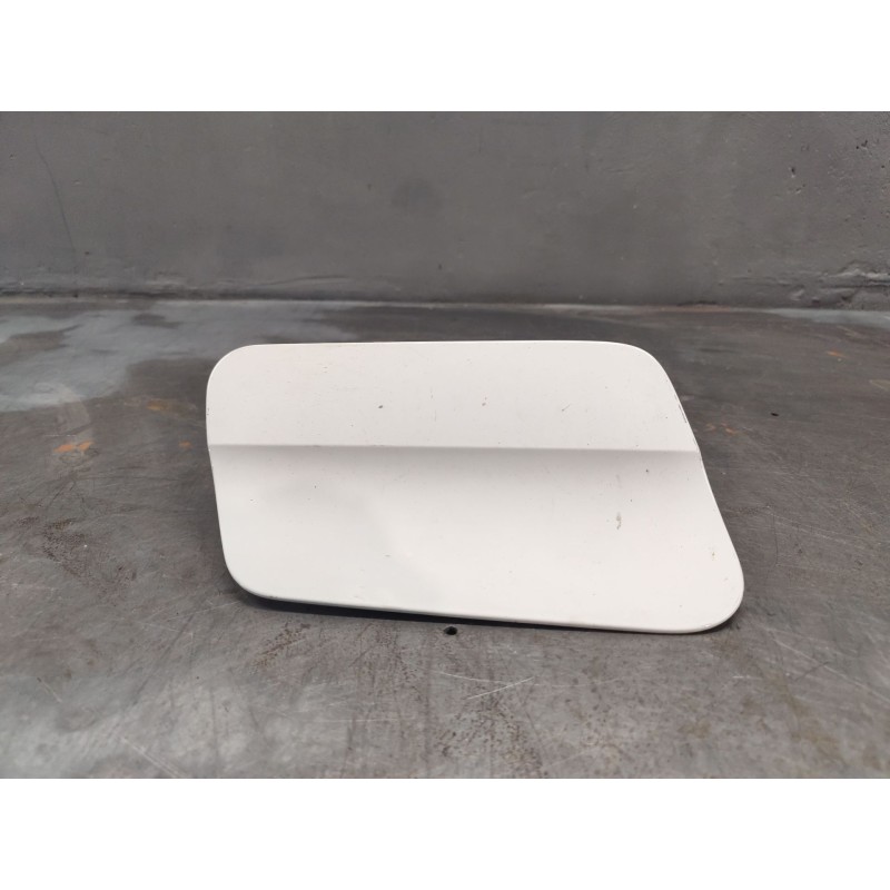 Recambio de tapa exterior combustible para peugeot 5008 ii (mc_, mj_, mr_, m4_) 1.6 bluehdi 120 referencia OEM IAM 98122157A - Blanco
