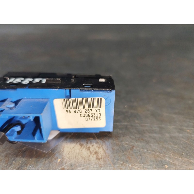 Recambio de boton cierre centralizado para peugeot 407 st sport referencia OEM IAM 96470287XT - Verde 2