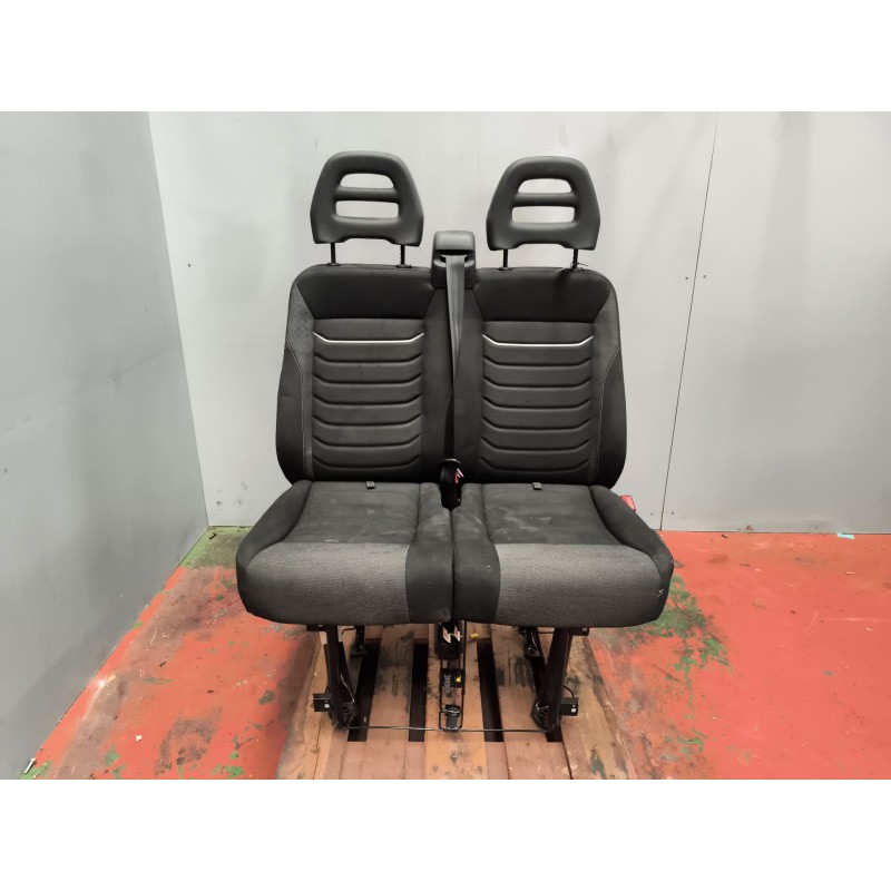 Recambio de asiento delantero derecho para iveco daily vi furgoneta 35s16, 35c16, 70c16 referencia OEM IAM 5802825447  