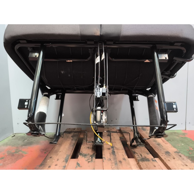 Recambio de asiento delantero derecho para iveco daily vi furgoneta 35s16, 35c16, 70c16 referencia OEM IAM 5802825447 6