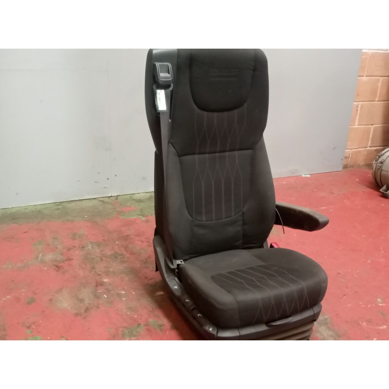 Recambio de asiento delantero derecho para daf serie xf euro 6 12.9 diesel referencia OEM IAM 2104716 - Blanco 4
