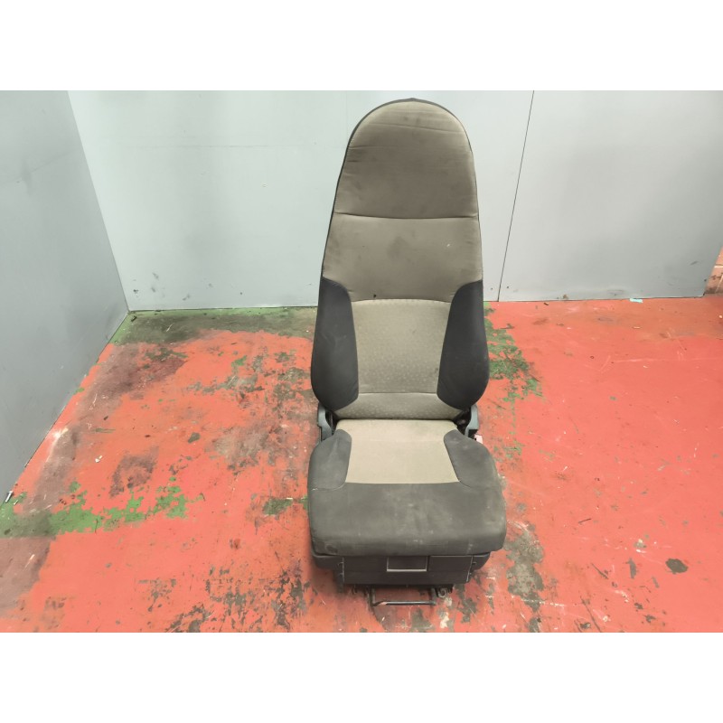 Recambio de asiento delantero derecho para renault midlum fg 220.10 e5 corto referencia OEM IAM 5010605635  
