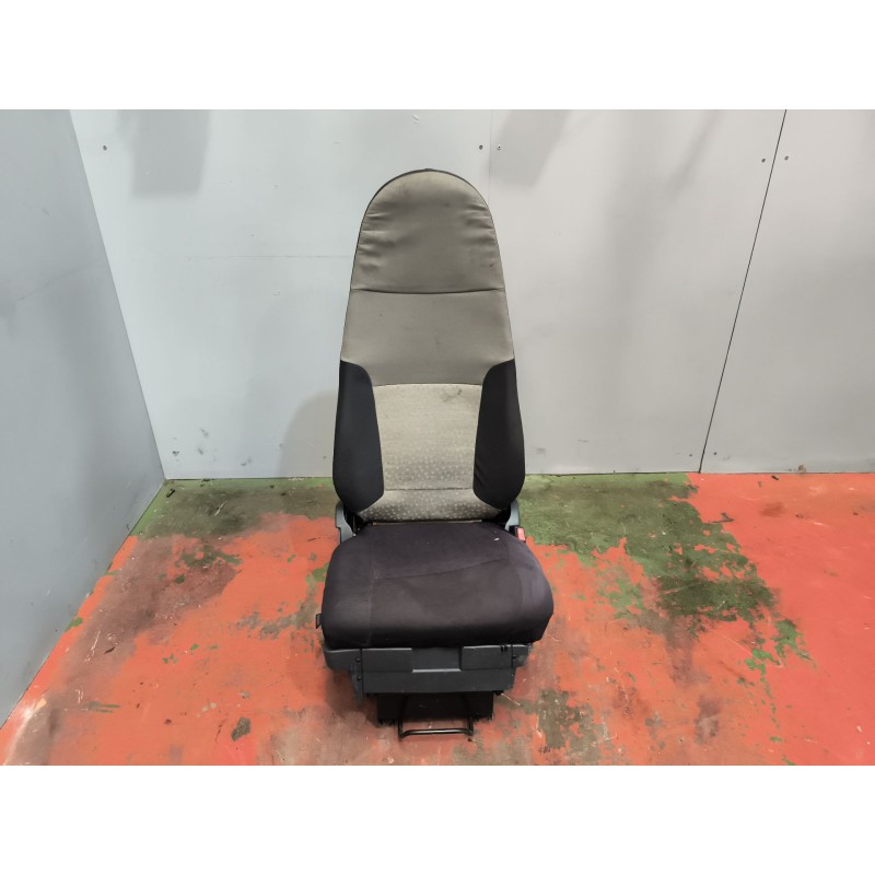 Recambio de asiento delantero derecho para renault midlum fg 270.12/c e3 corto referencia OEM IAM 5010605631