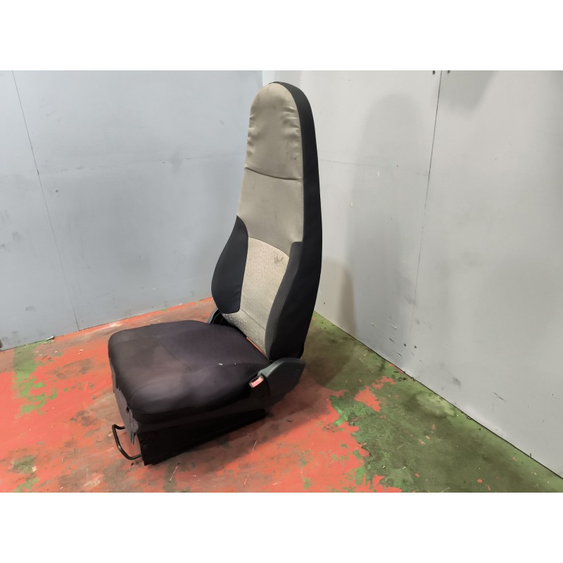 Recambio de asiento delantero derecho para renault midlum fg 270.12/c e3 corto referencia OEM IAM 5010605631 2
