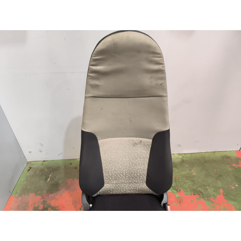 Recambio de asiento delantero derecho para renault midlum fg 270.12/c e3 corto referencia OEM IAM 5010605631 5