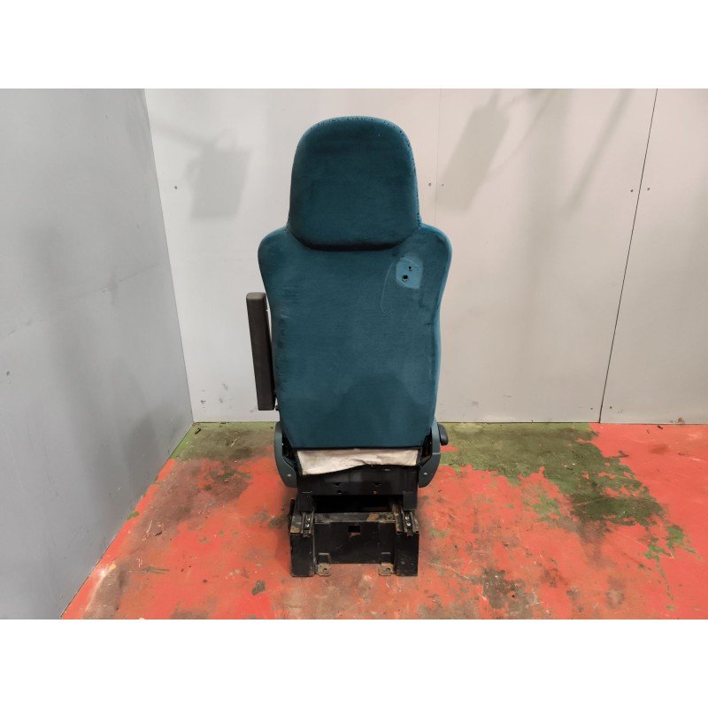 Recambio de asiento delantero derecho para daf serie 95 xf .480 fsagf (typ.480) ab11/02 super-space-cab referencia OEM IAM 16706 6