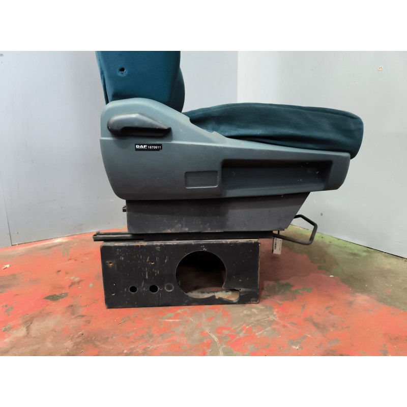 Recambio de asiento delantero derecho para daf serie 95 xf .480 fsagf (typ.480) ab11/02 super-space-cab referencia OEM IAM 16706 7