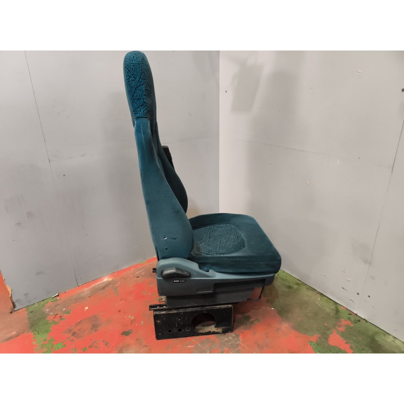 Recambio de asiento delantero derecho para daf serie 95 xf .480 fsagf (typ.480) ab11/02 super-space-cab referencia OEM IAM 16706 8