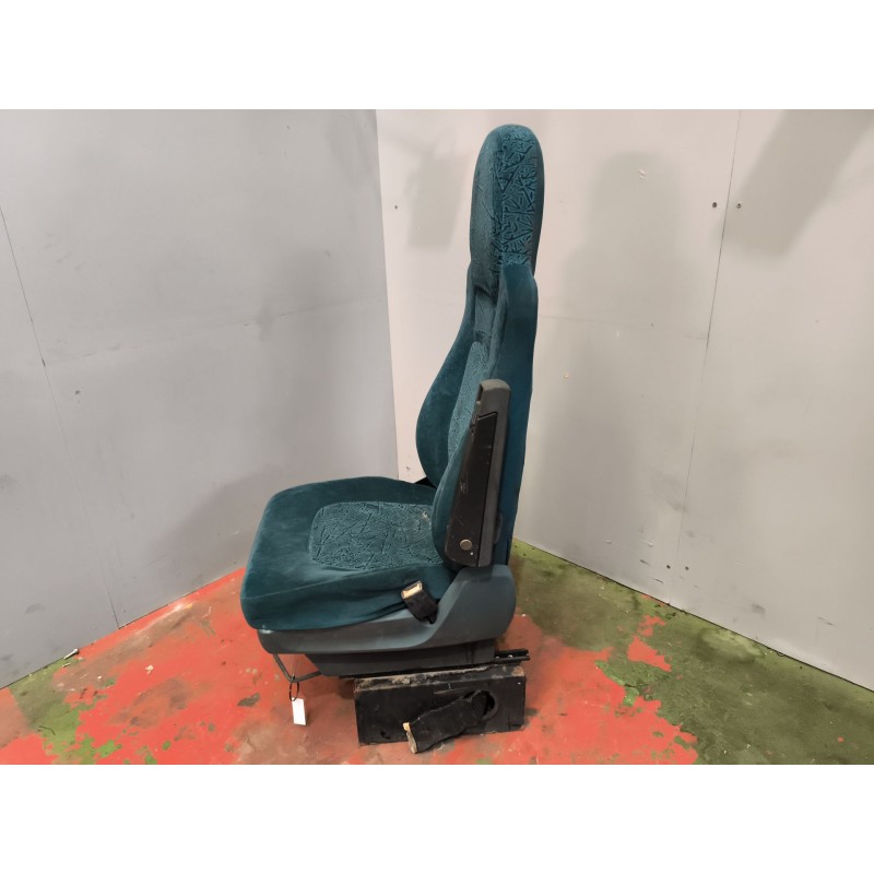 Recambio de asiento delantero derecho para daf serie 95 xf .480 fsagf (typ.480) ab11/02 super-space-cab referencia OEM IAM 16706 9