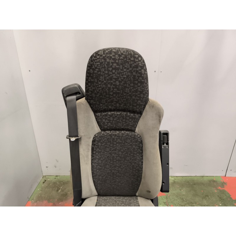 Recambio de asiento delantero derecho para daf serie xf105.460 12.9 diesel referencia OEM IAM 1796630 - Blanco 3