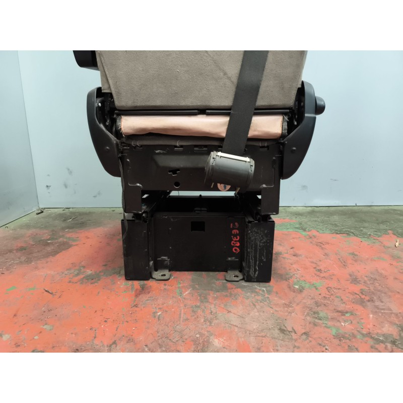 Recambio de asiento delantero derecho para daf serie xf105.460 12.9 diesel referencia OEM IAM 1796630 - Blanco 6