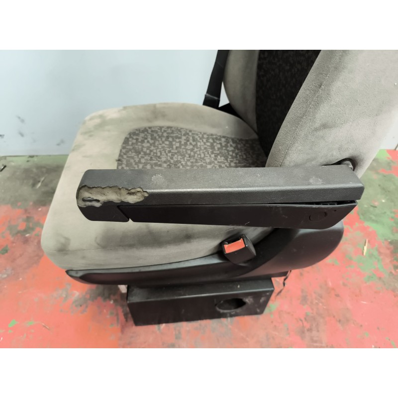 Recambio de asiento delantero derecho para daf serie xf105.460 12.9 diesel referencia OEM IAM 1796630 - Blanco 10