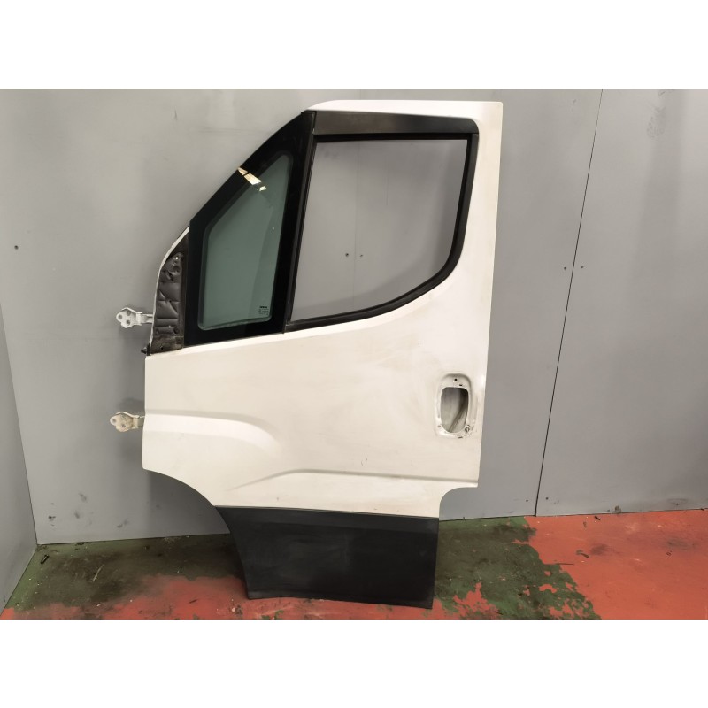 Recambio de puerta delantera izquierda para iveco daily v caja/chasis 35c15, 35s15, 40c15, 45c15, 50c15, 60c15, 65c15, 70c15 ref - Blanco