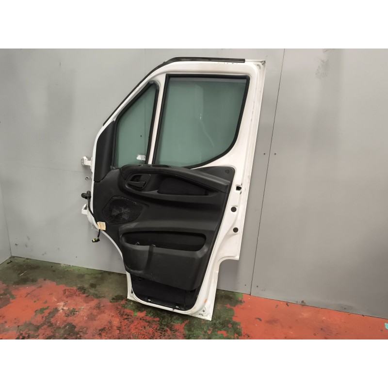 Recambio de puerta delantera derecha para iveco daily v caja/chasis 35c15, 35s15, 40c15, 45c15, 50c15, 60c15, 65c15, 70c15 refer - Blanco