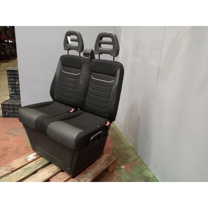 Recambio de asiento delantero derecho para iveco daily vi furgoneta 33s16, 35s16, 35c16, 40c16, 50c16 referencia OEM IAM 5802825 - Blanco 7