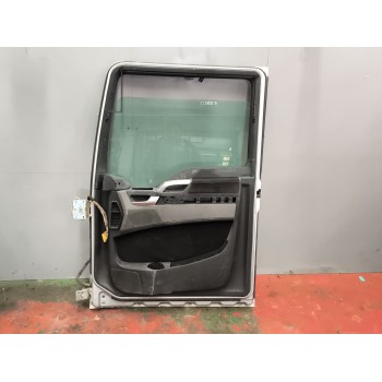 Recambio de puerta delantera derecha para man tgx 18.480 12.4 diesel referencia OEM IAM 81626004130  