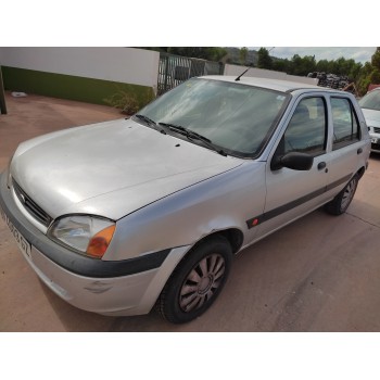 ford fiesta berlina del año 2000