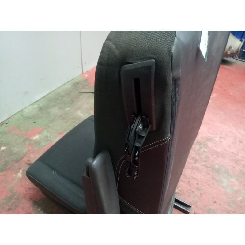 Recambio de asiento delantero derecho para renault serie t 10.8 diesel referencia OEM IAM 7421615420 - Blanco 4